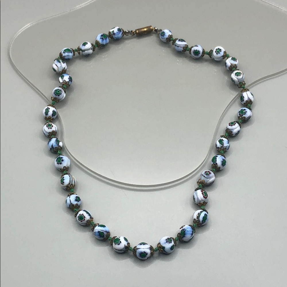 Vintage Murano Venetian art glass beads necklace single strand dressy elegant.